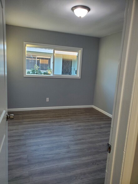 Building Photo - 15012 Eastwood Ave