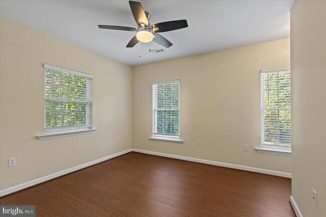 Building Photo - 28920 Livingston Dr