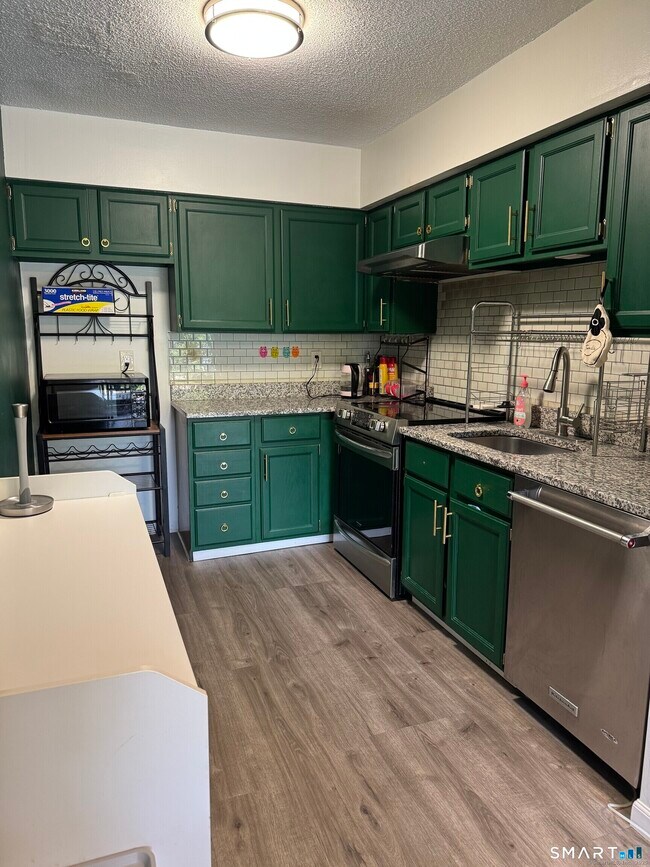 Building Photo - 103 Peddlers Dr