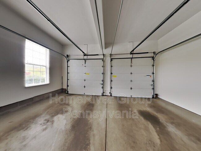 Building Photo - 145 Tanglewood Dr