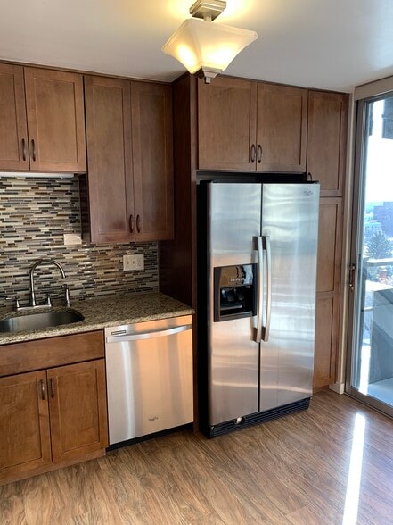 Stainless steal appliances - 790 N Washington St