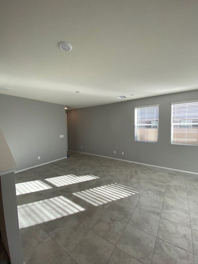 Building Photo - Modern North Las Vegas Townhome with Granite Countertops, Covered Patio & Open-Concept Living