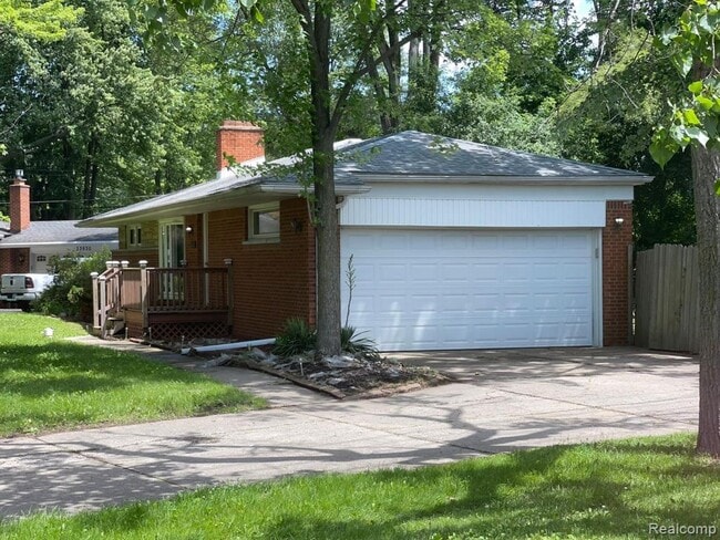 Building Photo - 33910 Playview Ct