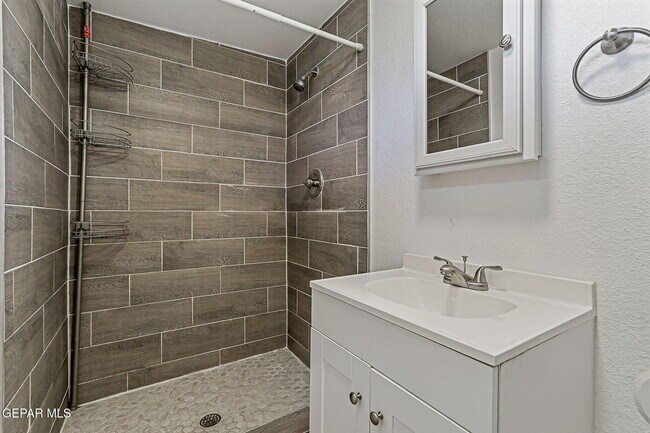 Building Photo - 7921 Lirio Rd