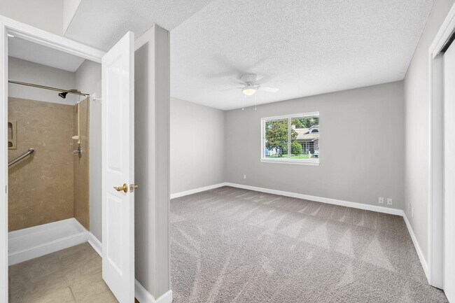 Building Photo - 3930 Balsam Dr