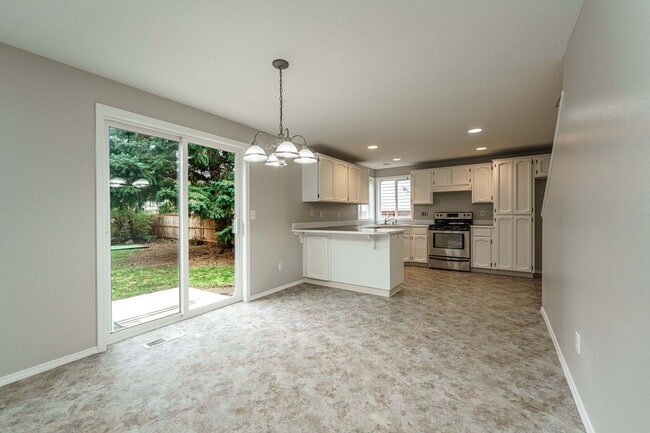 Building Photo - A/C Equipped 4 Bedroom 2.5 Bath Located in Desirable Fishers Grove - Union, Shahala and Ilahee Sc...