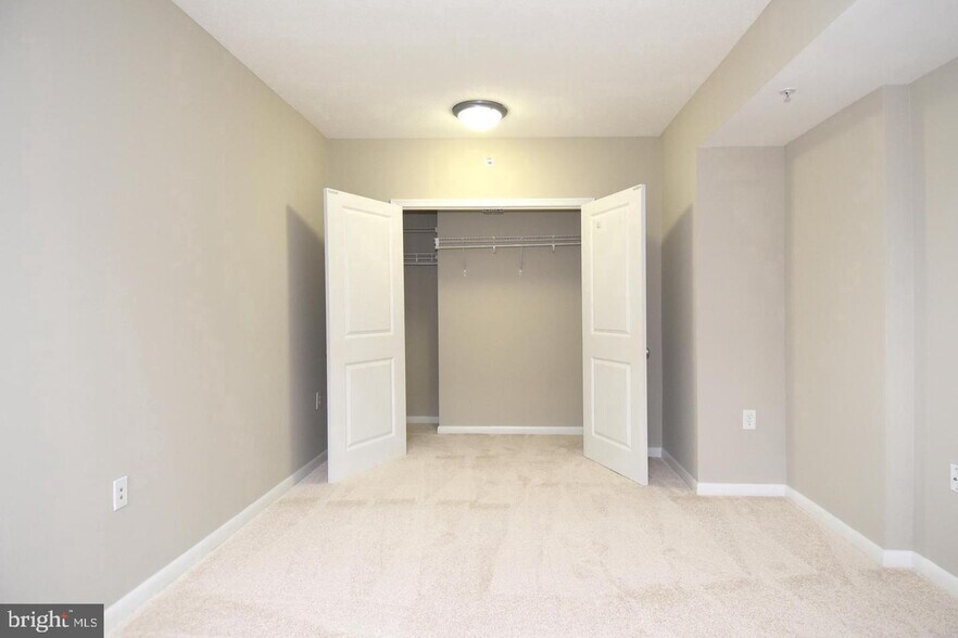 Building Photo - 851 N Glebe Rd