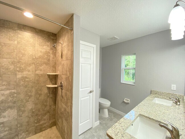 Building Photo - Desirable SW Ocala Neighborhood 3/2/2 **WON'T LAST**