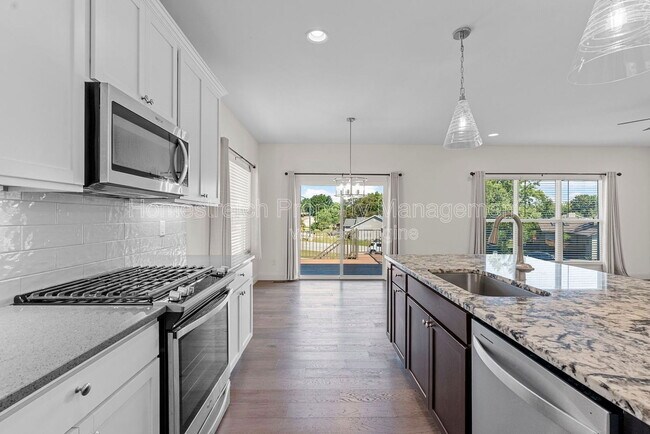 Building Photo - 521 Upper Ridgepointe Ct