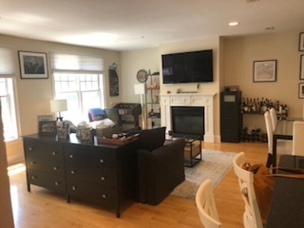 Building Photo - 1305 Columbia Rd