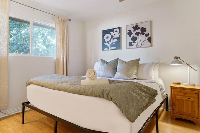 Building Photo - 1422 Collier St