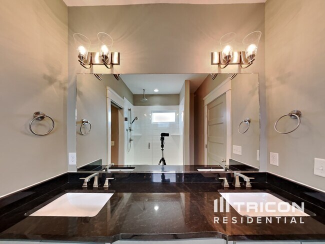 Building Photo - 1200 Hillwood Private Cove