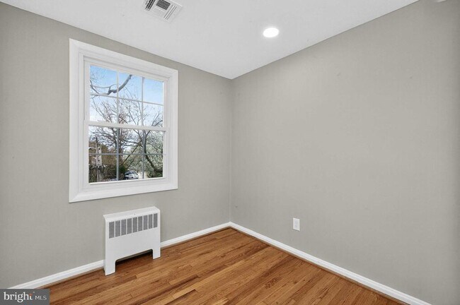 Building Photo - 8 Kennedy St