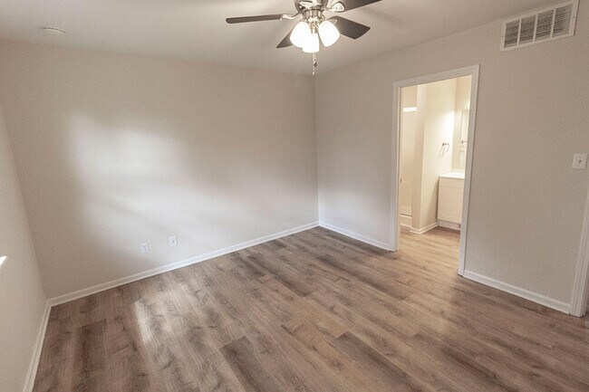 Building Photo - 1901 Mirtle Grove Ct