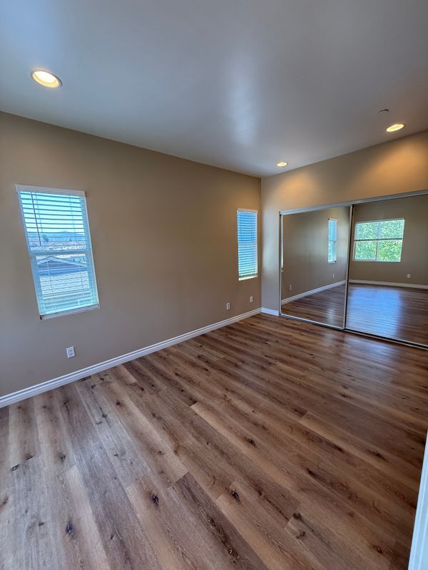 Building Photo - 1769 Los Feliz Dr