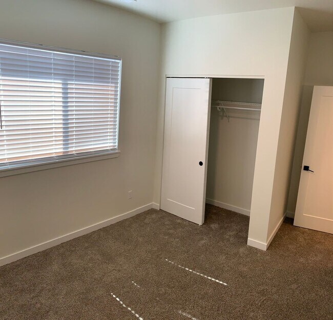 Building Photo - 1/2 OFF First Month’s Rent!