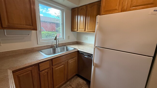 Building Photo - Spunky 3 bedroom 2.5 bath condo near JBER ...
