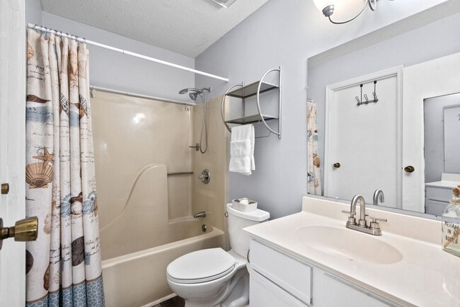 Building Photo - Fully Furnished W/ All Utilities Included!...