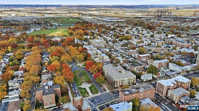 Building Photo - 2520 John F. Kennedy Blvd