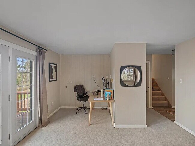 Building Photo - Your Pittsburgh home base available furnished or unfurnished.