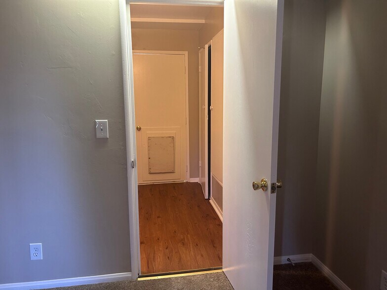 Building Photo - 398 Dunant Dr