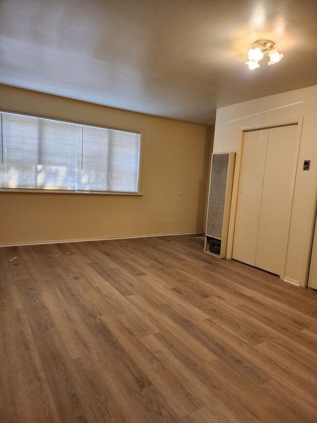 Building Photo - 205 El Paso Dr