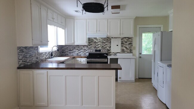 Building Photo - "5 points area 2-Bedroom Huntsville Home w...