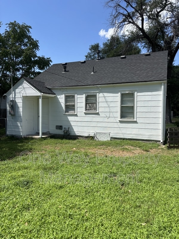 Building Photo - 1729 E Looman St