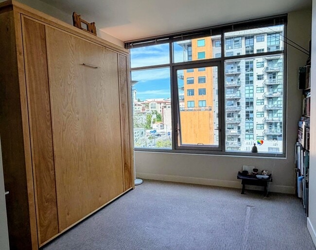 Building Photo - 425 W Beech St