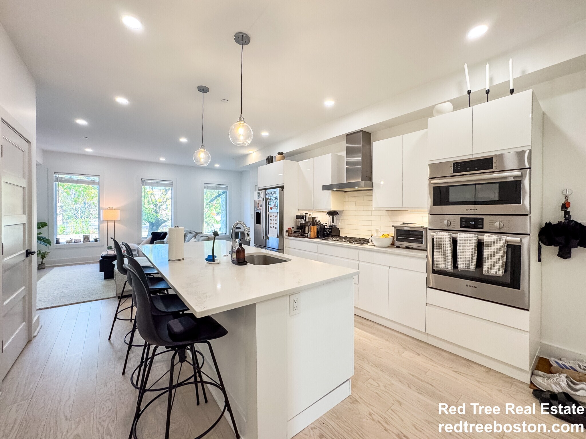 Building Photo - 231 Maverick St