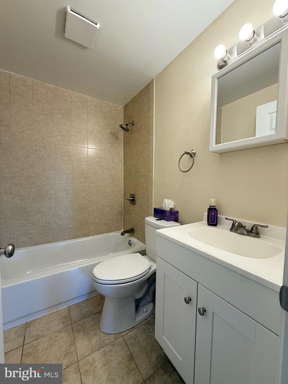 Building Photo - 2021 Kelmore Rd