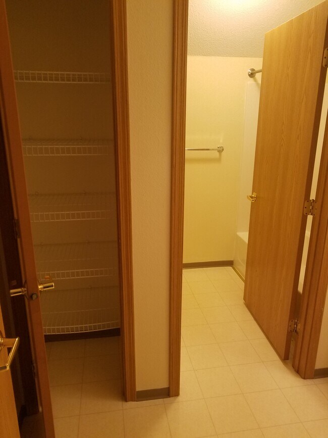 Building Photo - 233 Birch St N