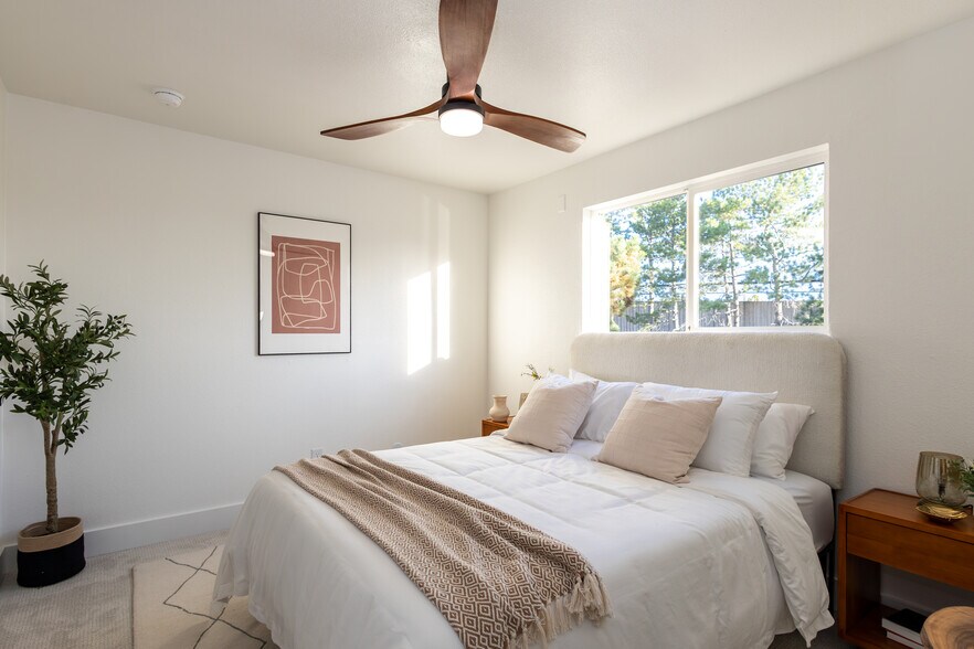 Building Photo - 5711 W 92nd Ave