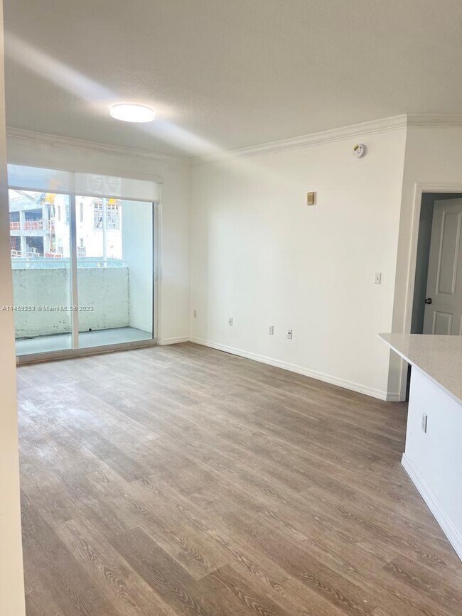 Building Photo - 9172 Collins Ave