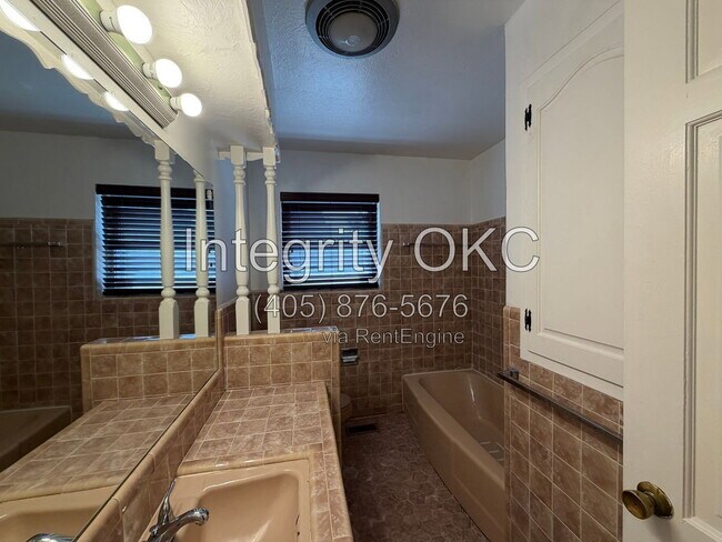 Building Photo - 4101 NW 48th St