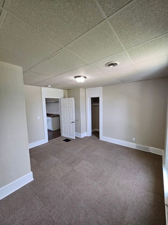 Building Photo - 114 N 7th St