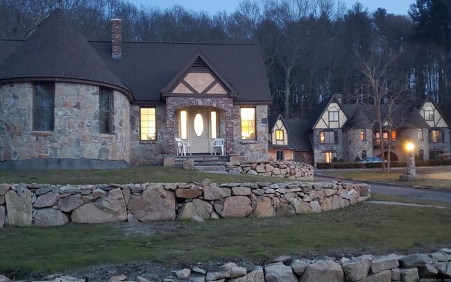 Primary Photo - 152 Whitehall Ave