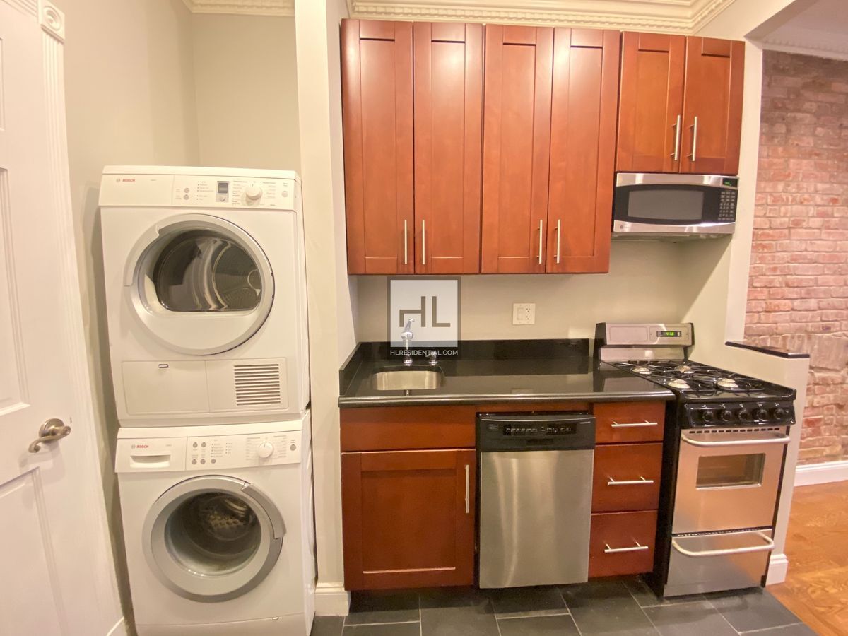 Building Photo - AMAZING 1 BR APARTMENT! WON’T LAST!! NO BR...