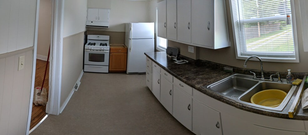 Kitchen - 211 McKinley Ave