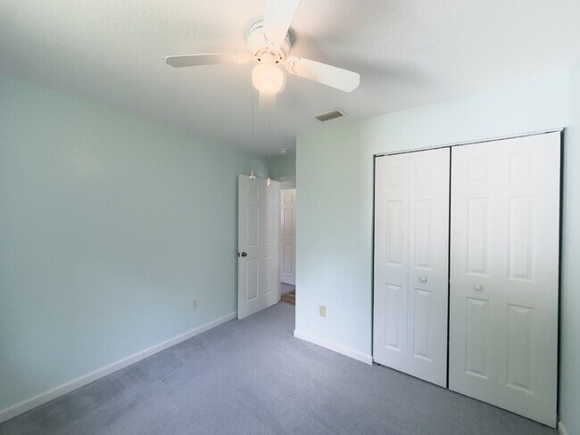 Building Photo - 3 Bed | 2 Bath | 1,200 Sq Ft Single-Family Home  RENT NOW WITH ZERO DEPOSIT on a 12-month lease!