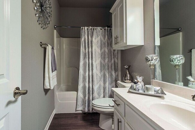 Building Photo - Gorgeous 4/3.5/3 Luxury Home