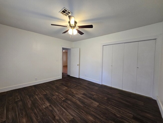 Building Photo - 617 N Bonita Ave