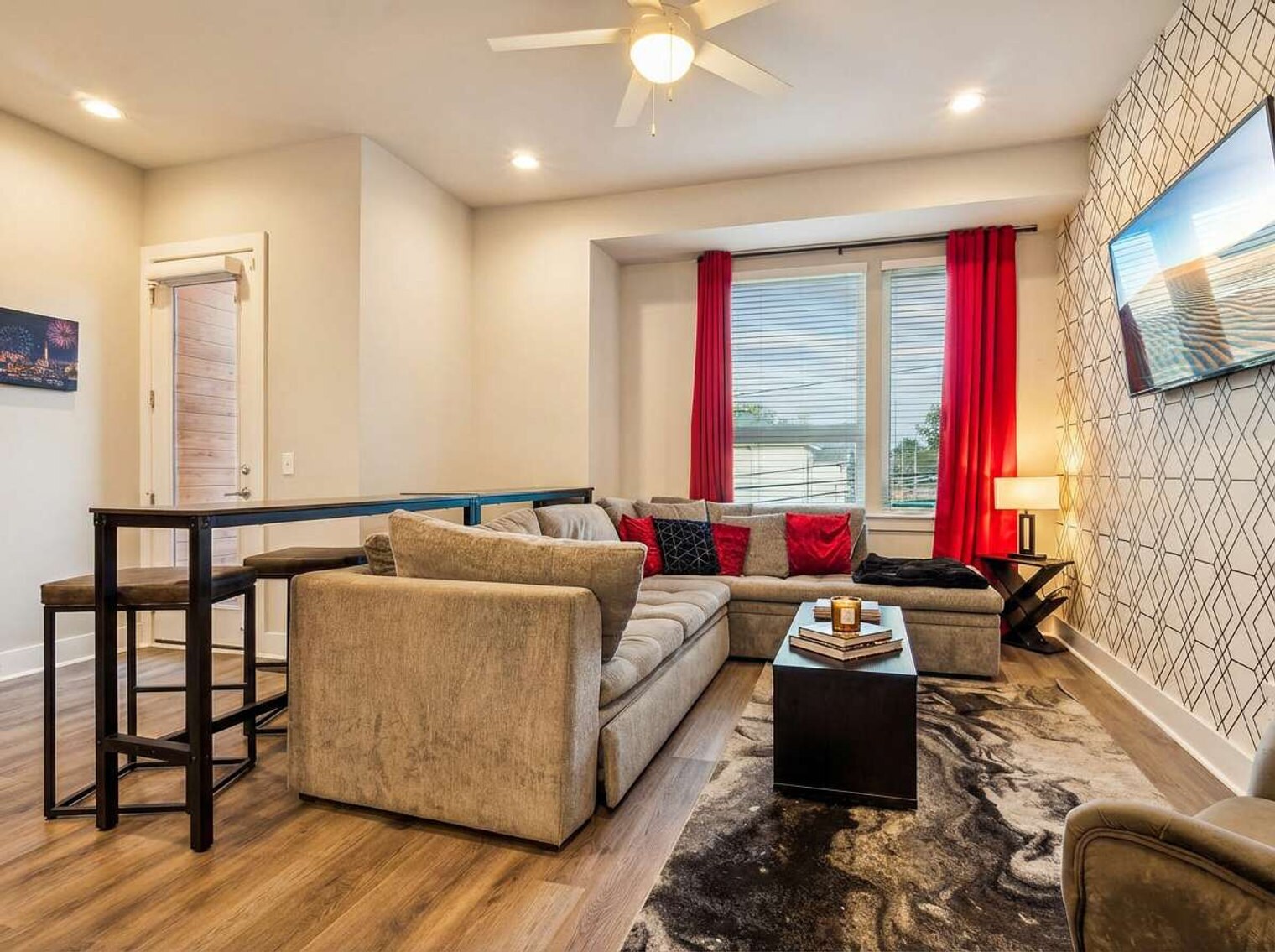 Building Photo - 2135 24th Ave N