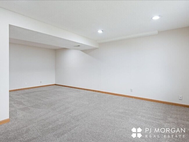 Building Photo - 3 bedroom , 2 bathroom House - Coming Soon