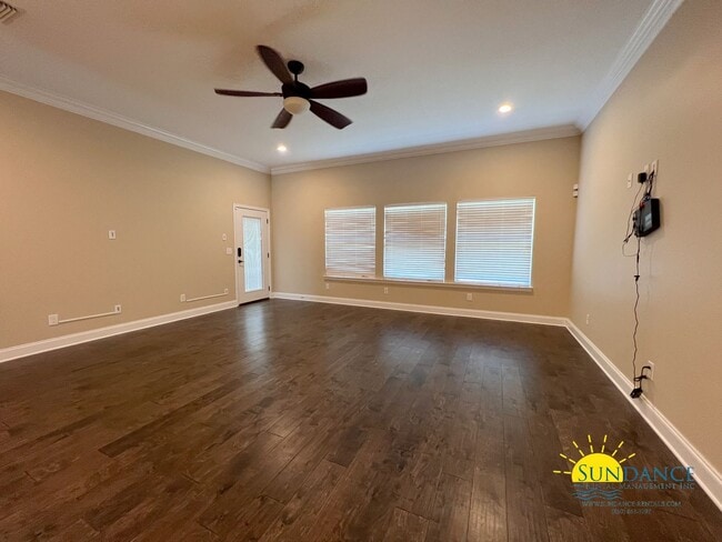 Building Photo - Gorgeous 4 Bedroom Home in FWB!