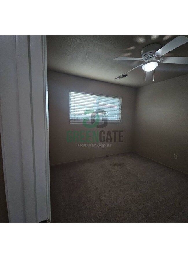 Building Photo - 3 Bedroom 2 Bath Modesto home available!!