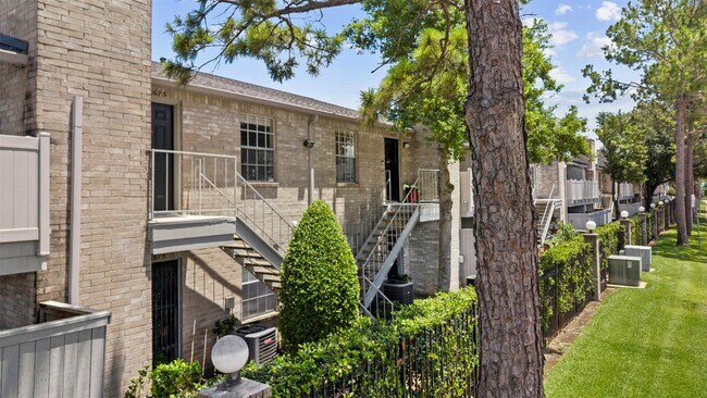 Building Photo - 10673 Braes Bend Dr