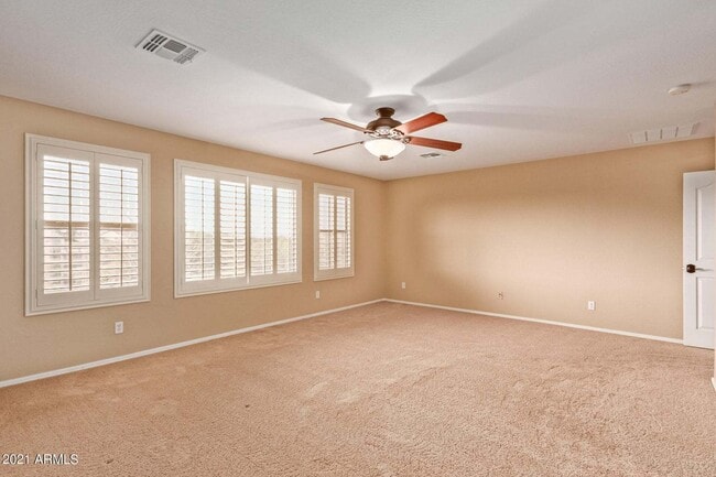 Building Photo - Eagle Glen Cul-de-sac Beauty