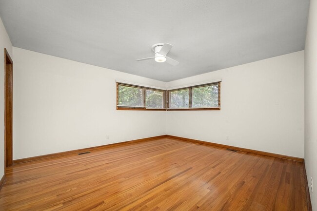 Building Photo - 902 Whitehall Rd