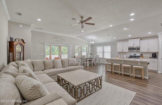 Building Photo - 15599 Chir Pine Dr